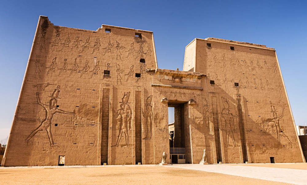 S 02 Edfu Temple of Horus Cropped